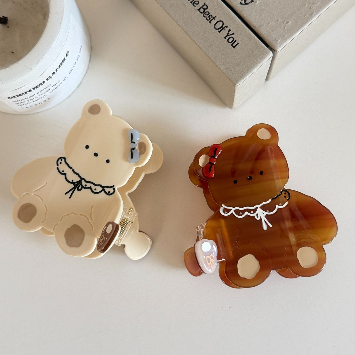 Cream cartoon bow tie bear hair claw