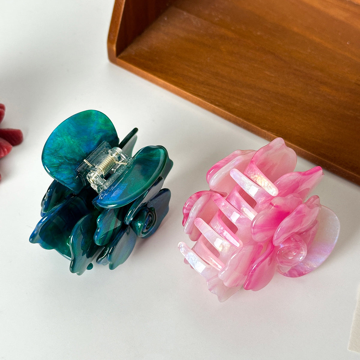 three-dimensional rose hair claw