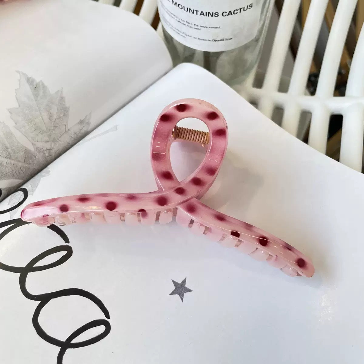 hanger hair claw