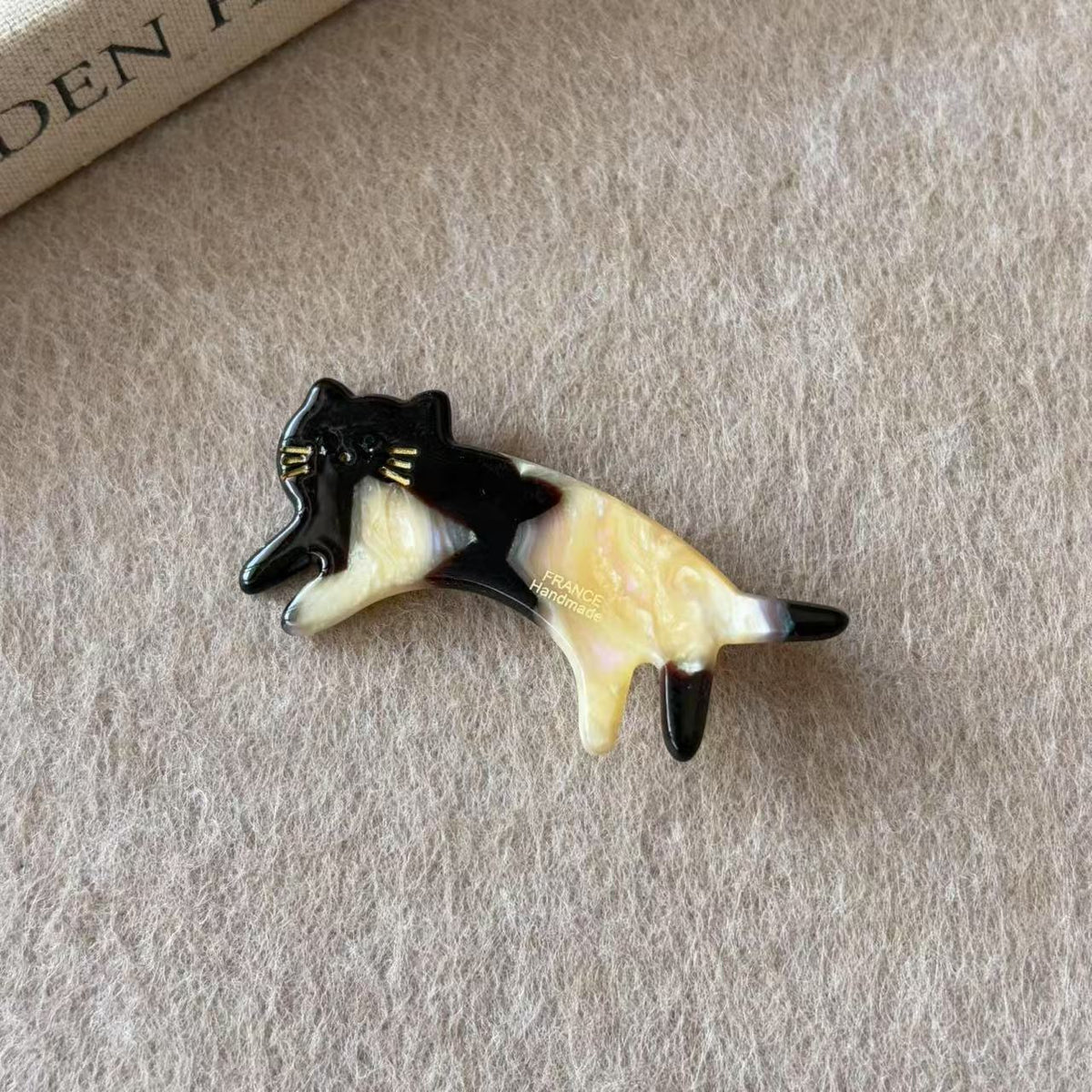 Jump Cat Hair Clip