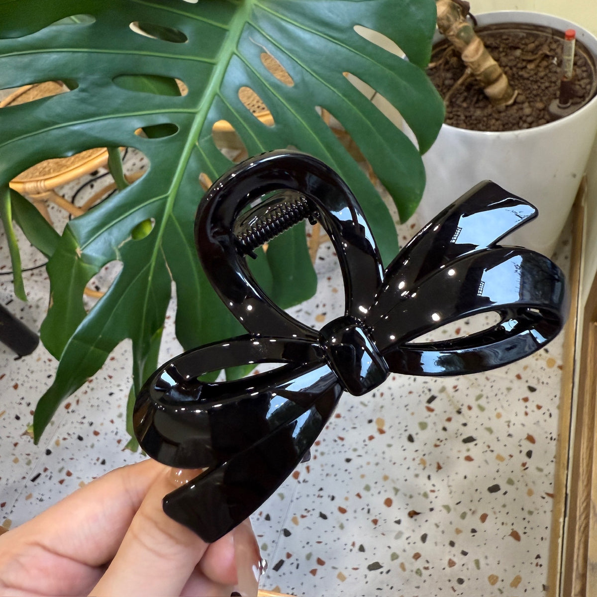 thickened irregular round bow hair claw