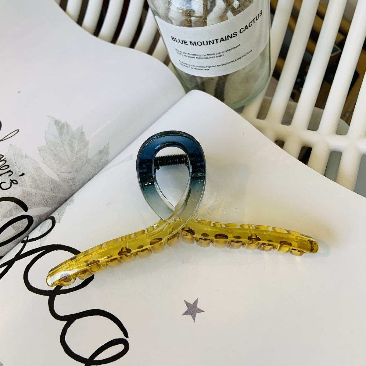 hanger hair claw