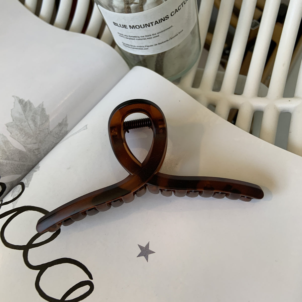 hanger hair claw