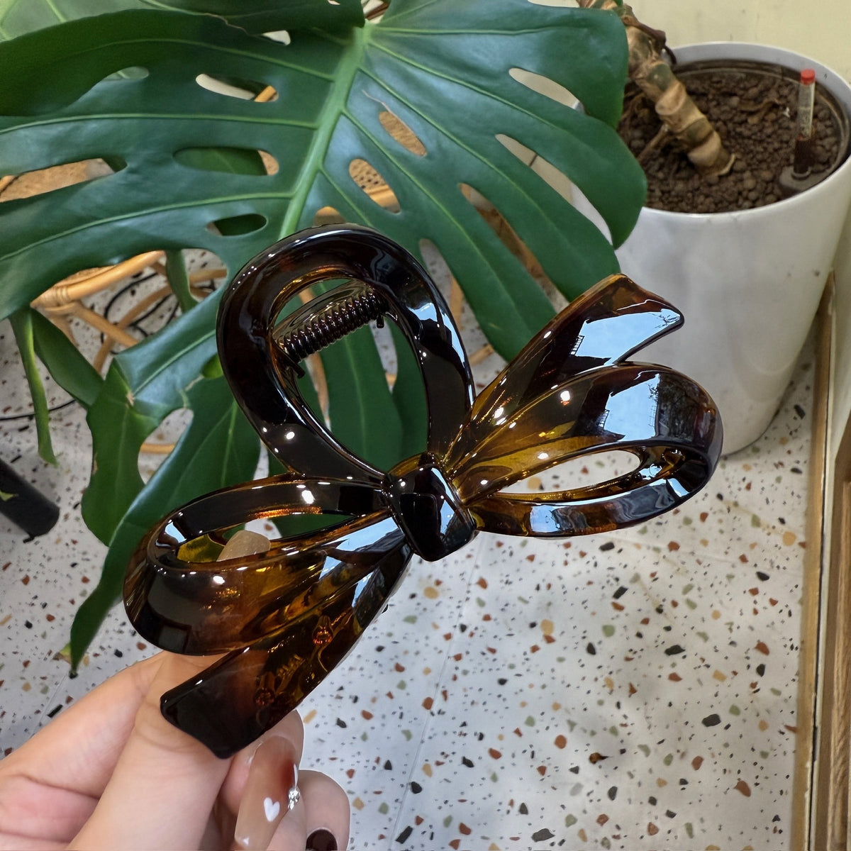 thickened irregular round bow hair claw