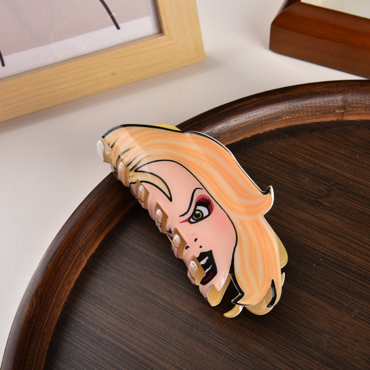 clown grimace hair claw