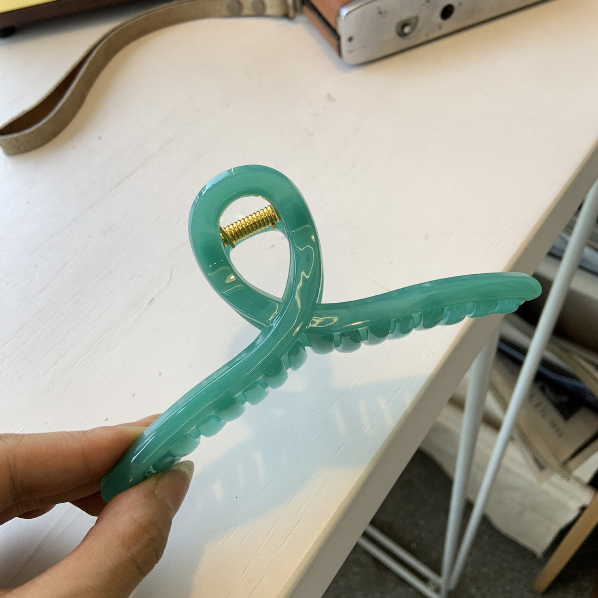 hanger hair claw