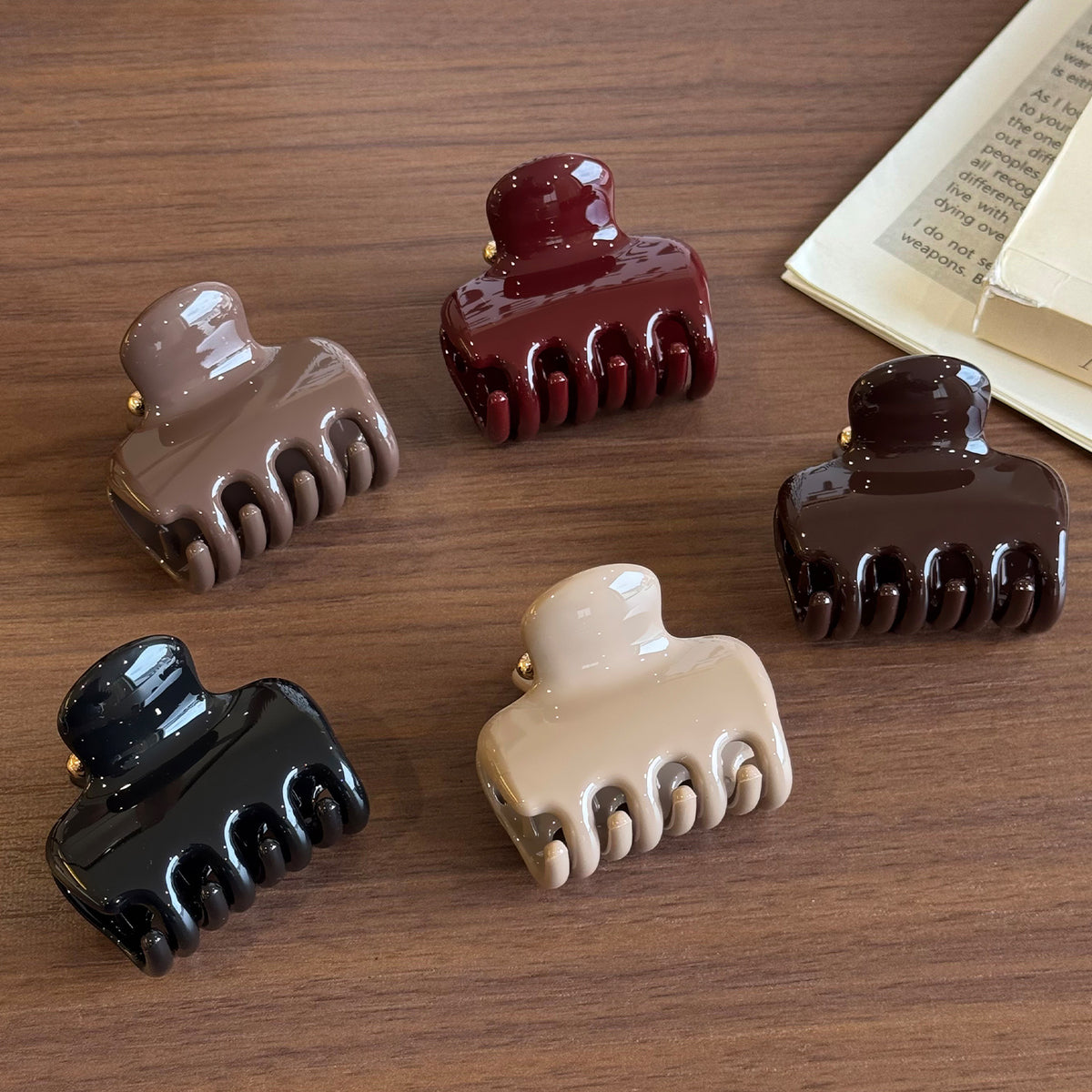 Small chocolate for autumn and winter hair claw
