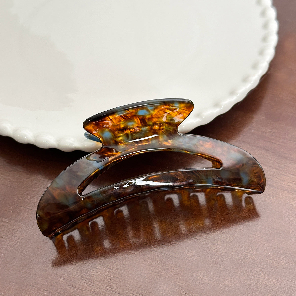 moon-shaped big hair claw