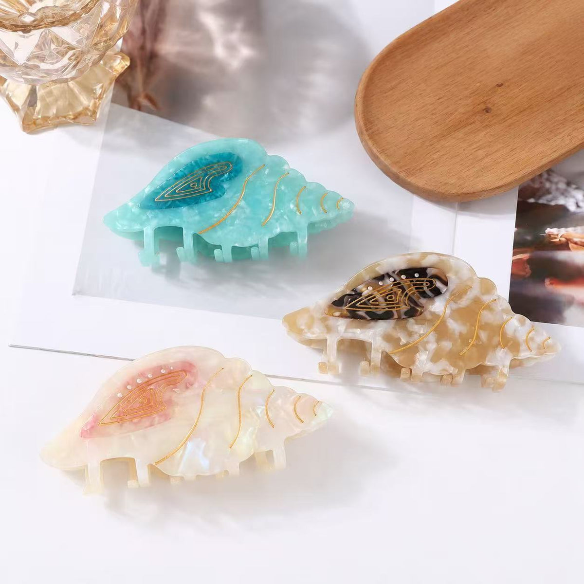 conch hair claw