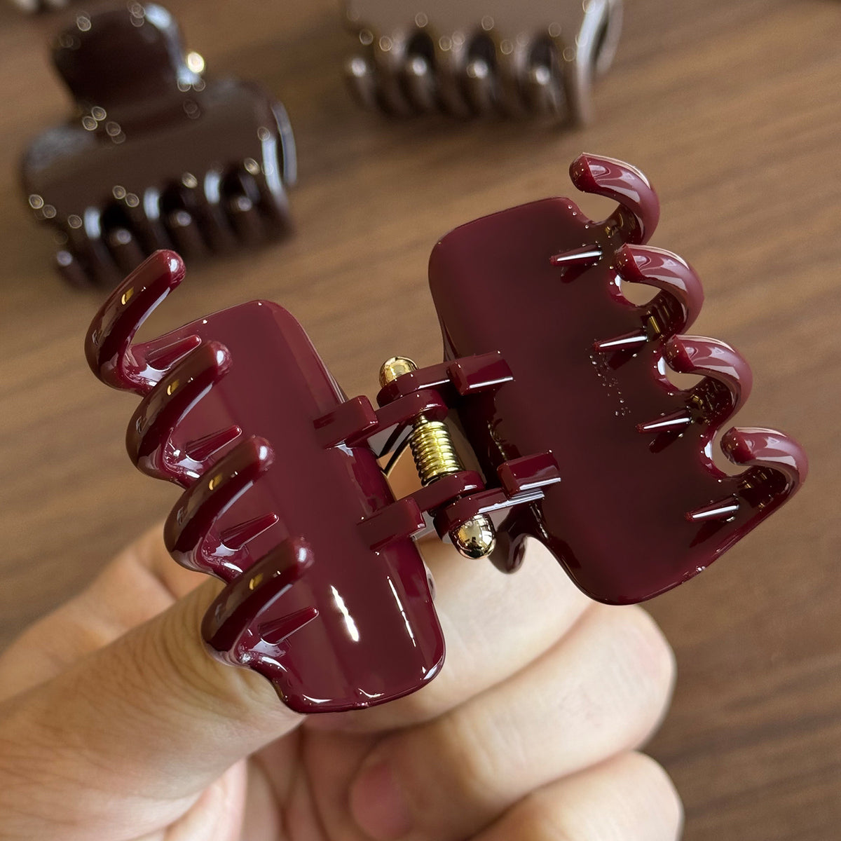 Small chocolate for autumn and winter hair claw