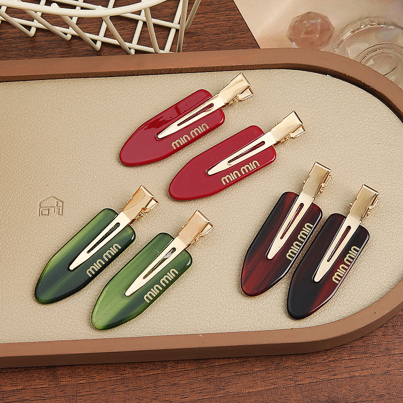 Solid-color seamless hair clip for makeup application