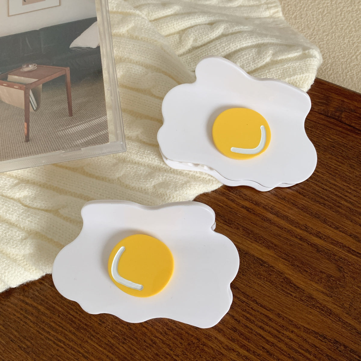 egg hair claw
