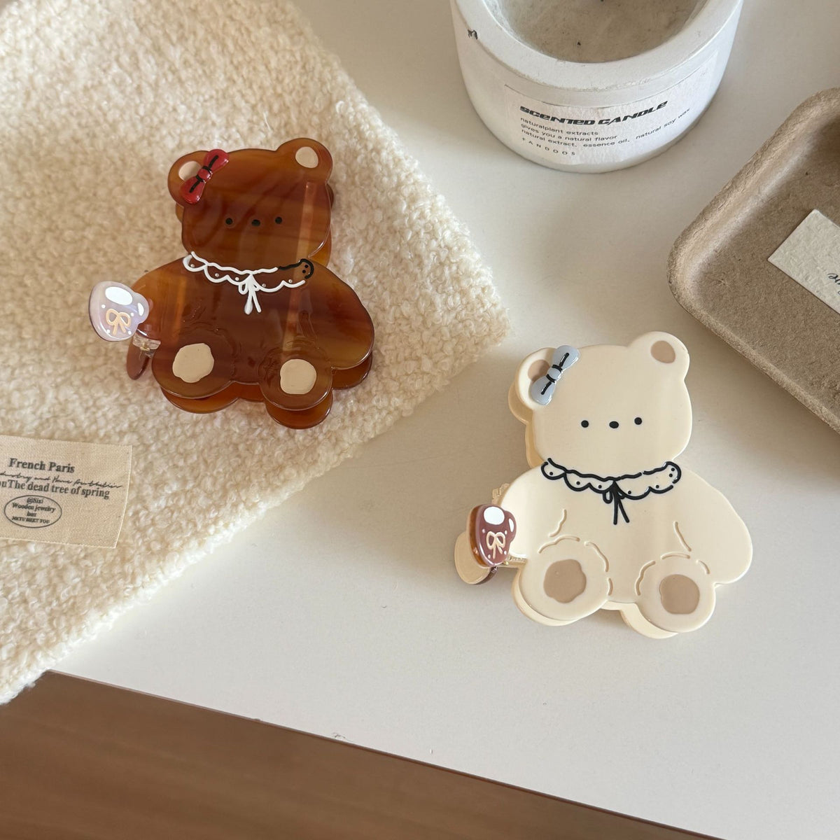 Cream cartoon bow tie bear hair claw