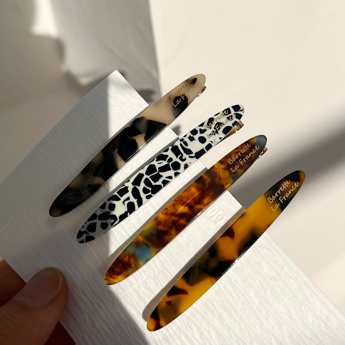 one-word hair clip