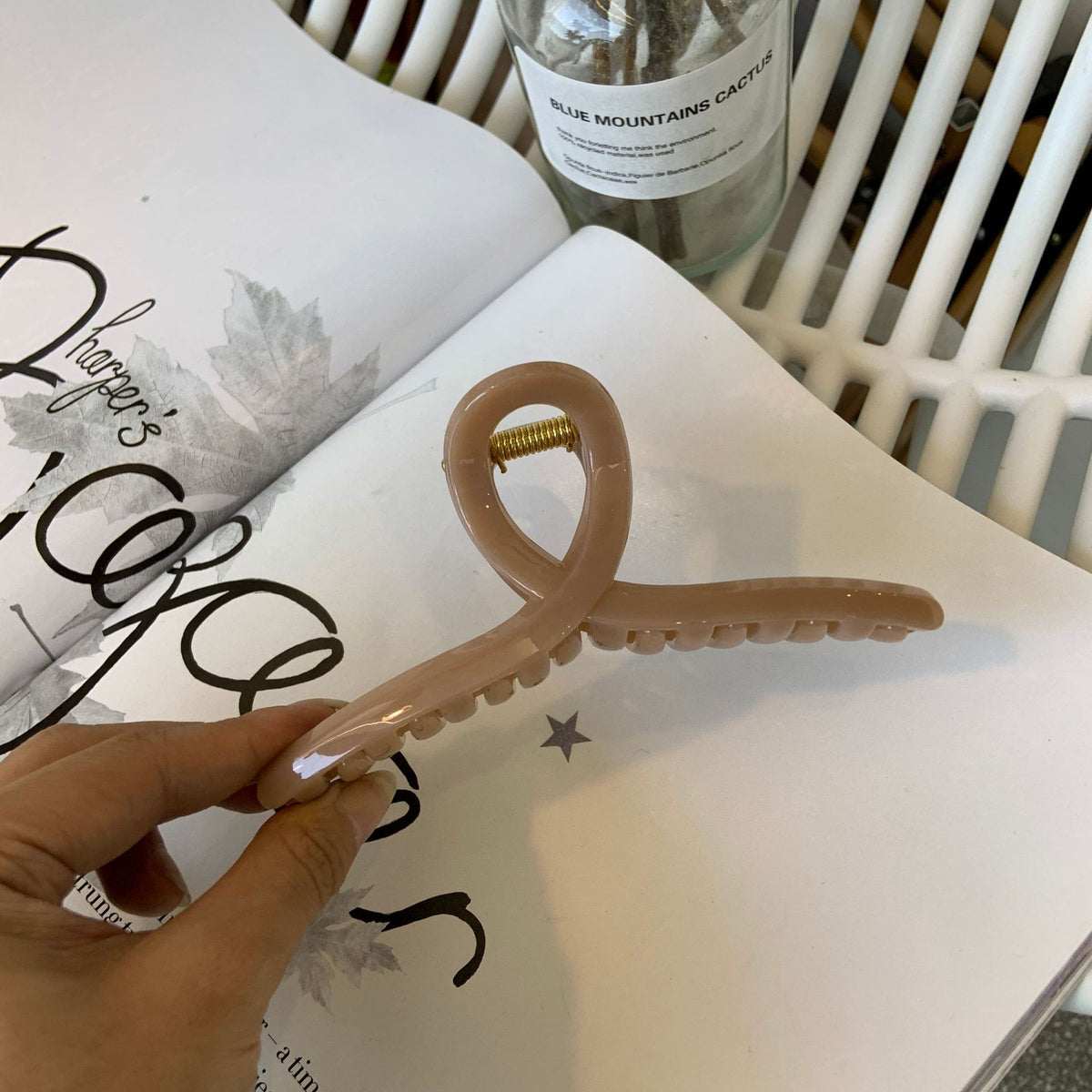 hanger hair claw