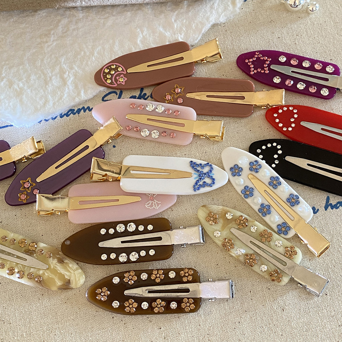 Diamond-encrusted seamless Hair Clip