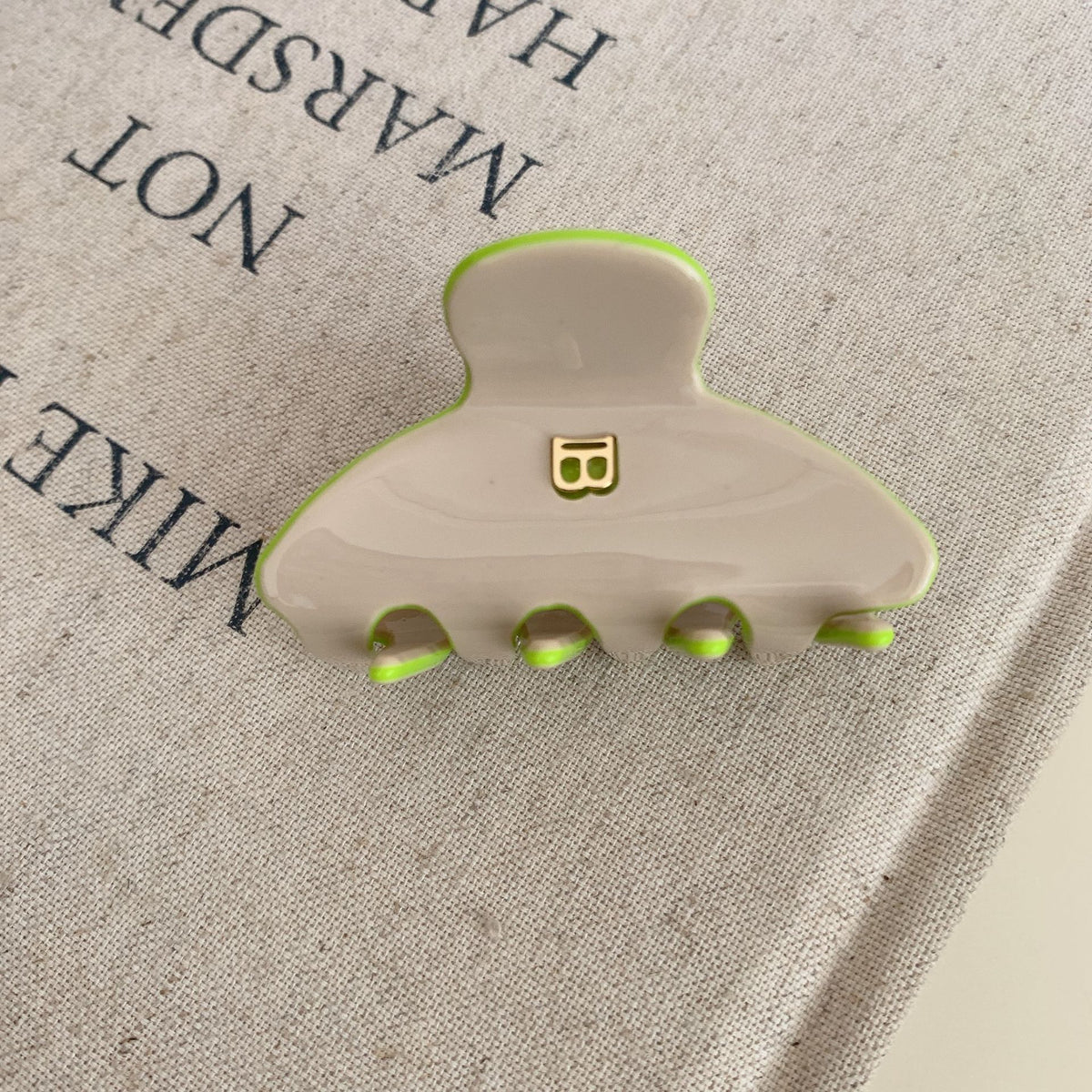 Korean version letter b hair claw