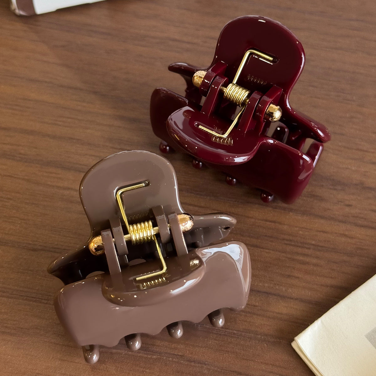 Small chocolate for autumn and winter hair claw