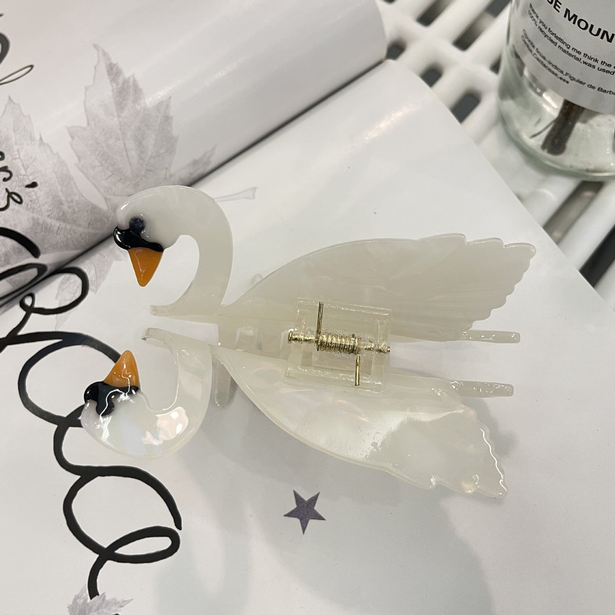 bird swallow hair claw