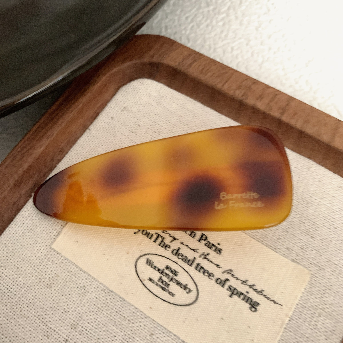 Retro acetic acid water droplets broken hair clip