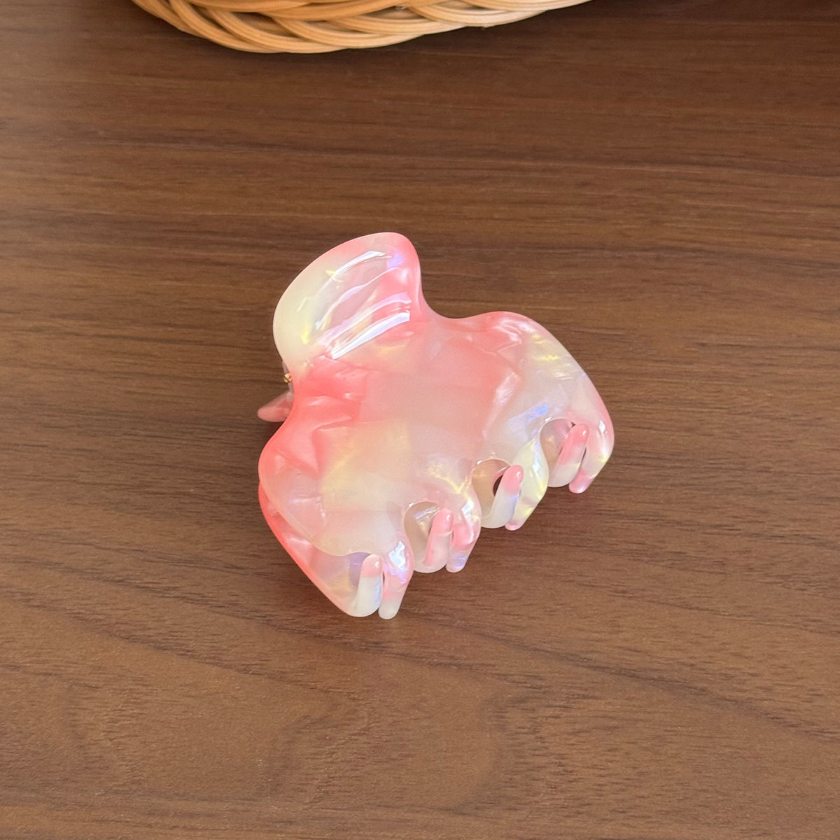 Duowei cute simple acetic acid grab clip jelly shark clip disc hair bangs clip high-end Korean hairpin hair accessories woman