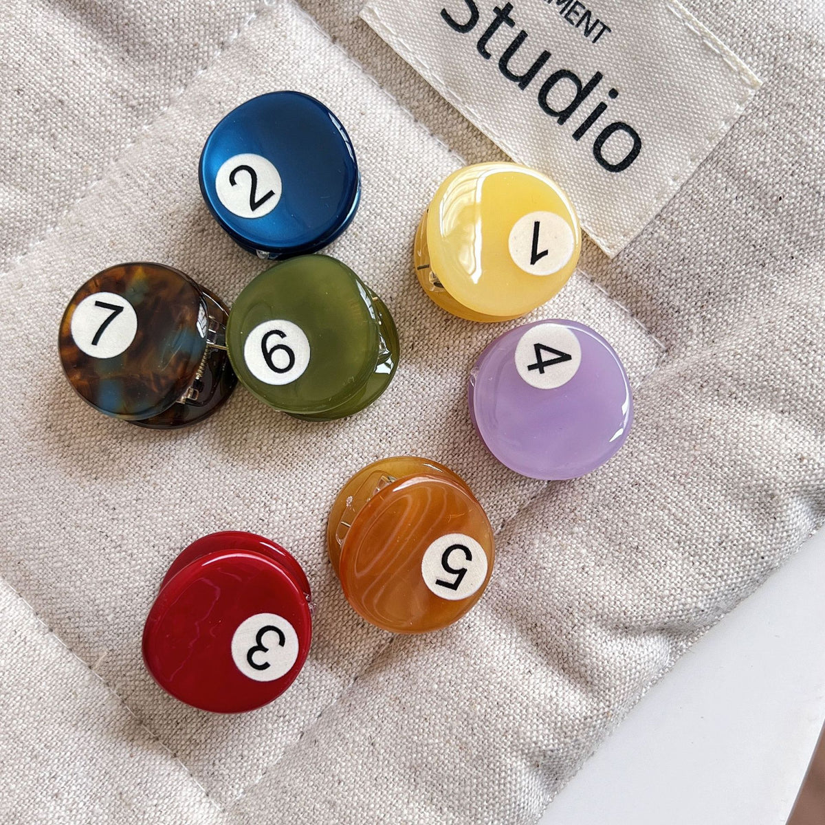 Billiards Color Hair Claw