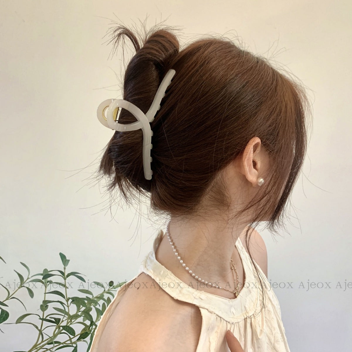 hanger hair claw