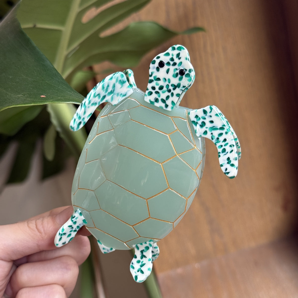 Turtle Hair Claw