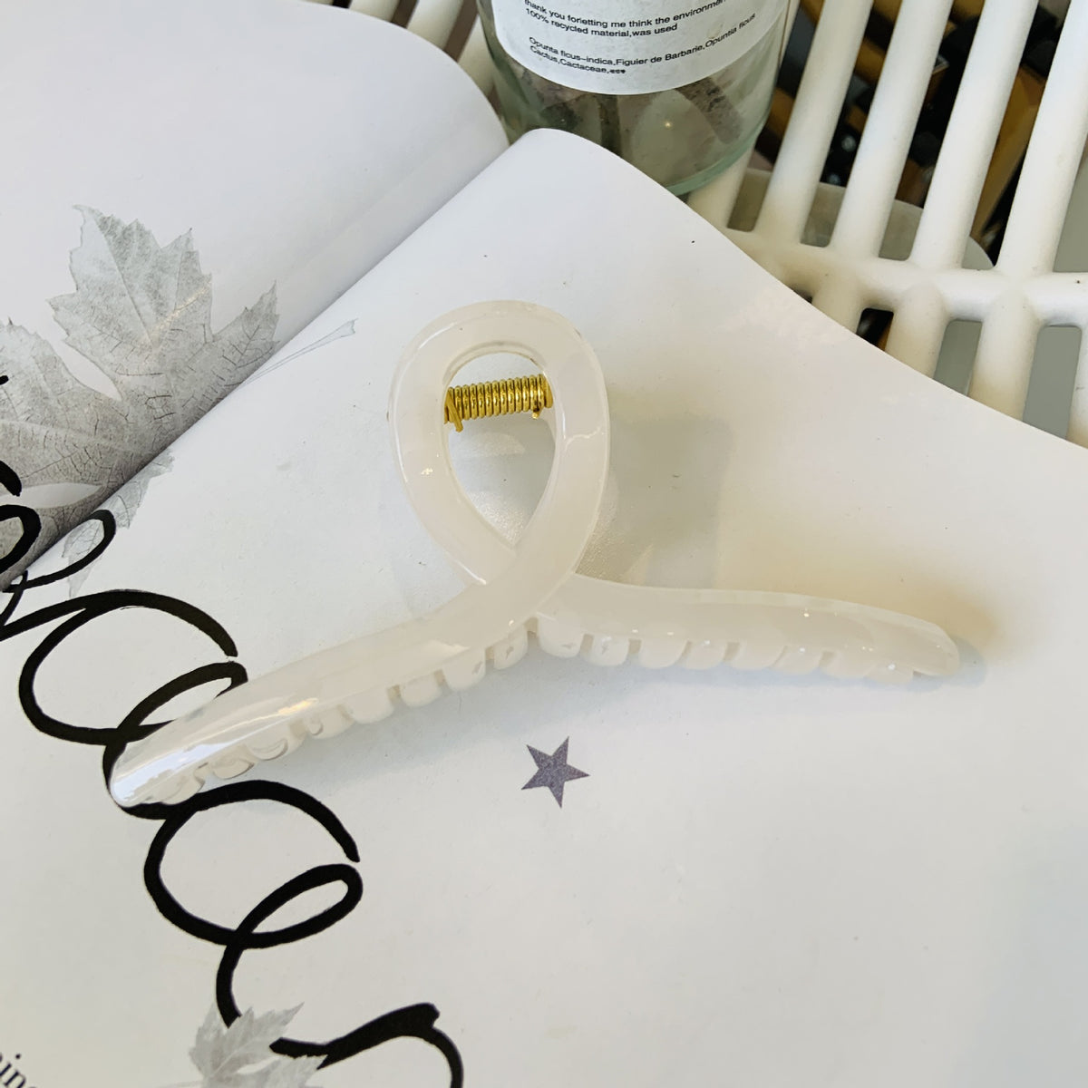 hanger hair claw