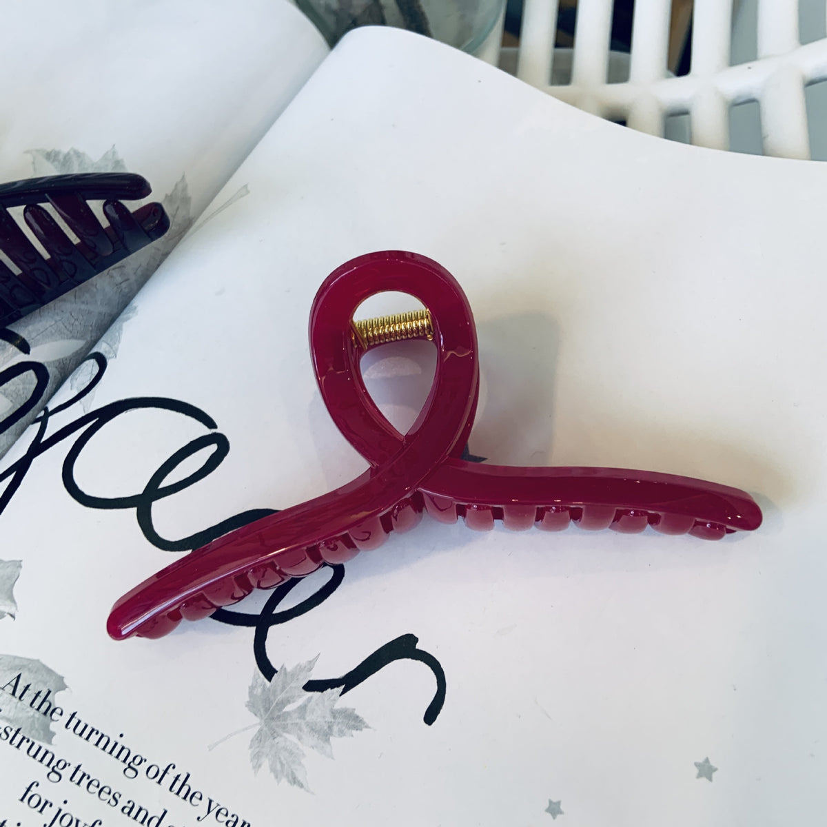 hanger hair claw