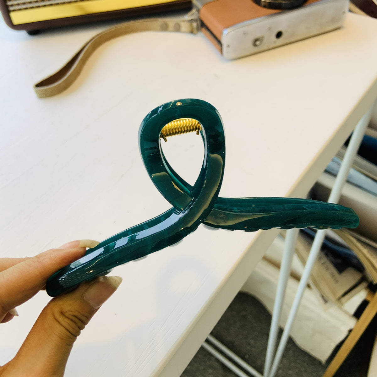 hanger hair claw