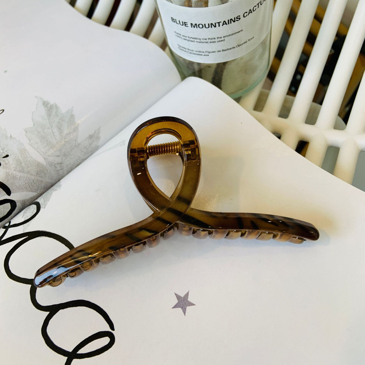 hanger hair claw