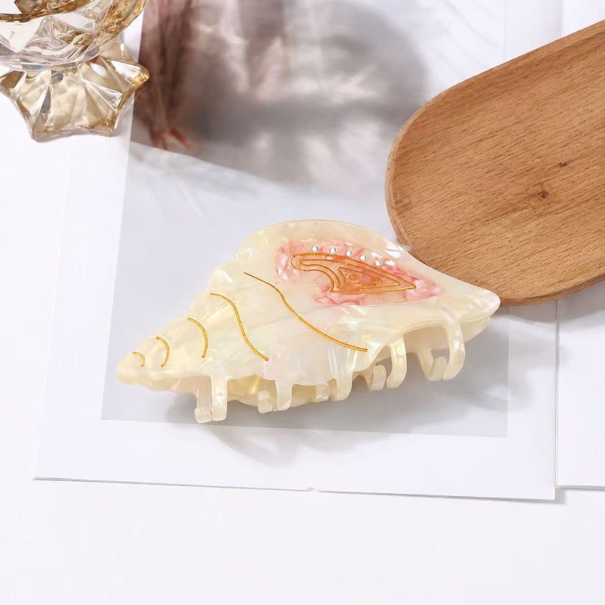 conch hair claw