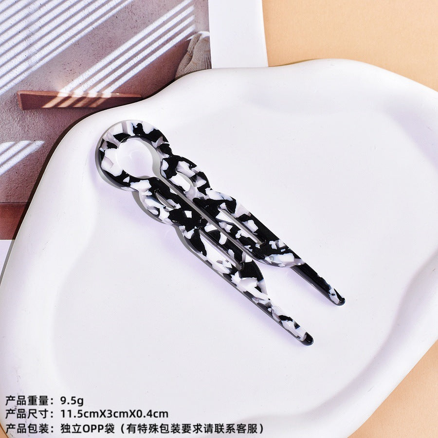 U-shaped acetic acid hairpin
