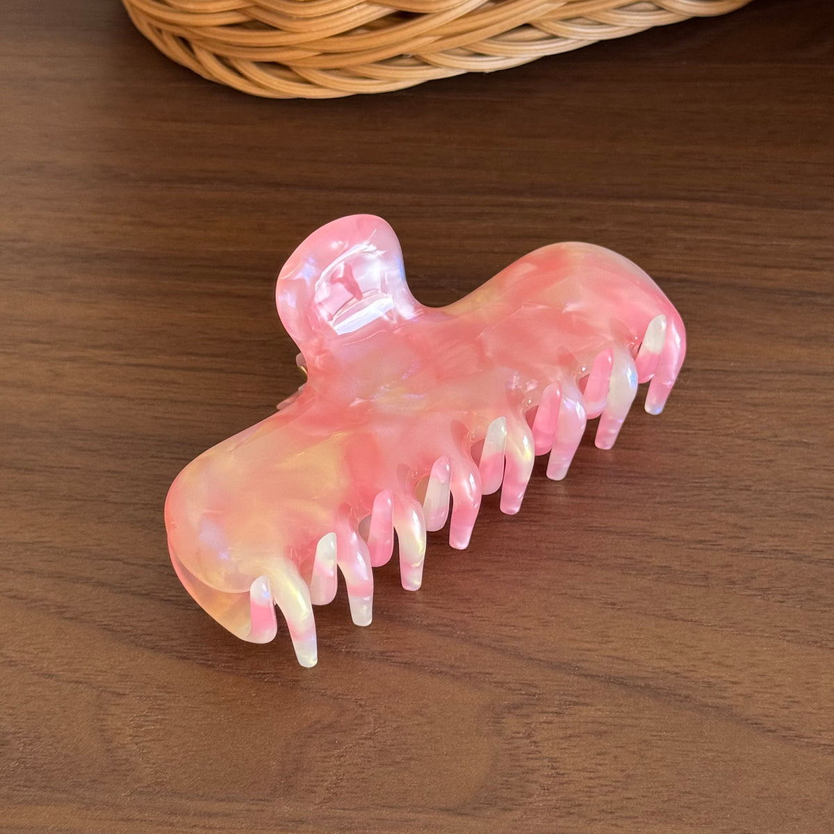 Duowei cute simple acetic acid grab clip jelly shark clip disc hair bangs clip high-end Korean hairpin hair accessories woman