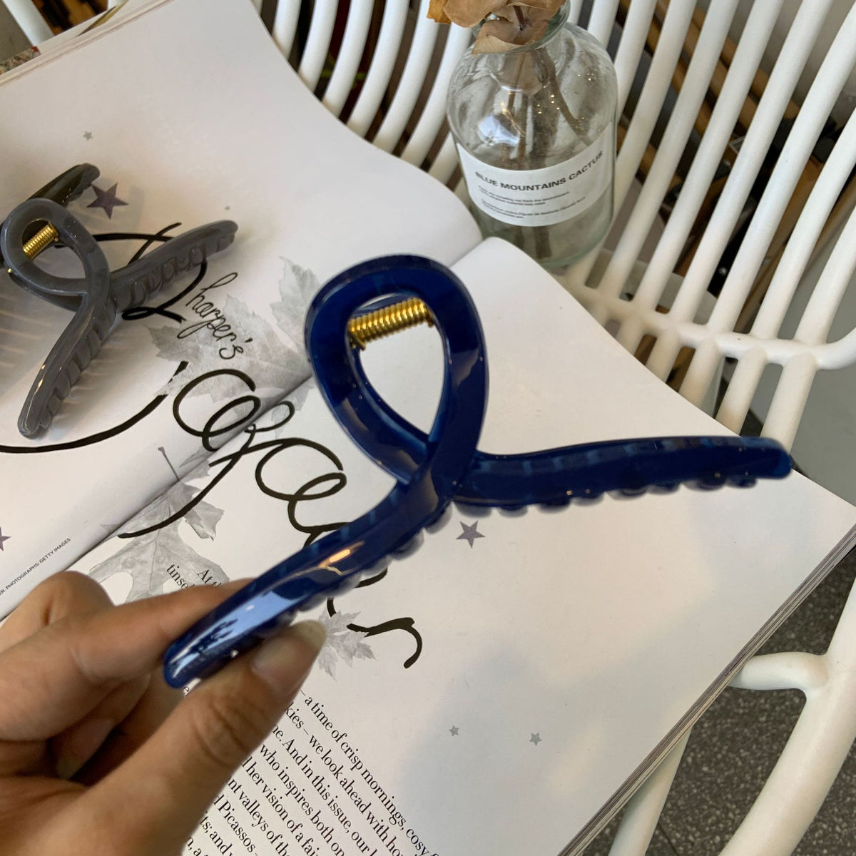 hanger hair claw