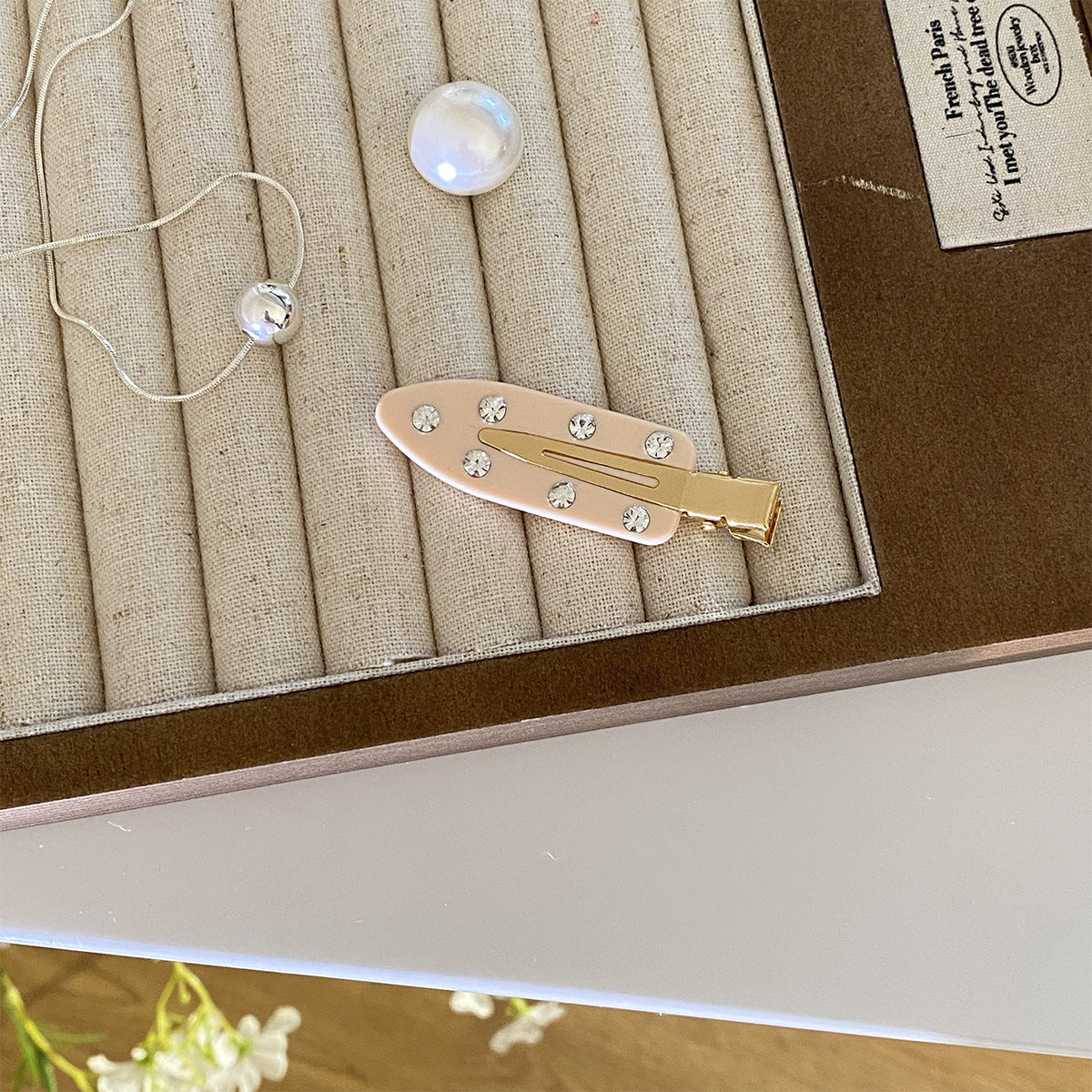 Diamond-encrusted seamless Hair Clip