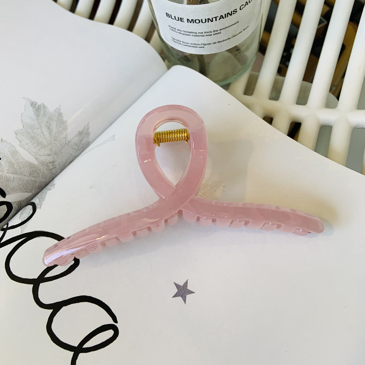 hanger hair claw