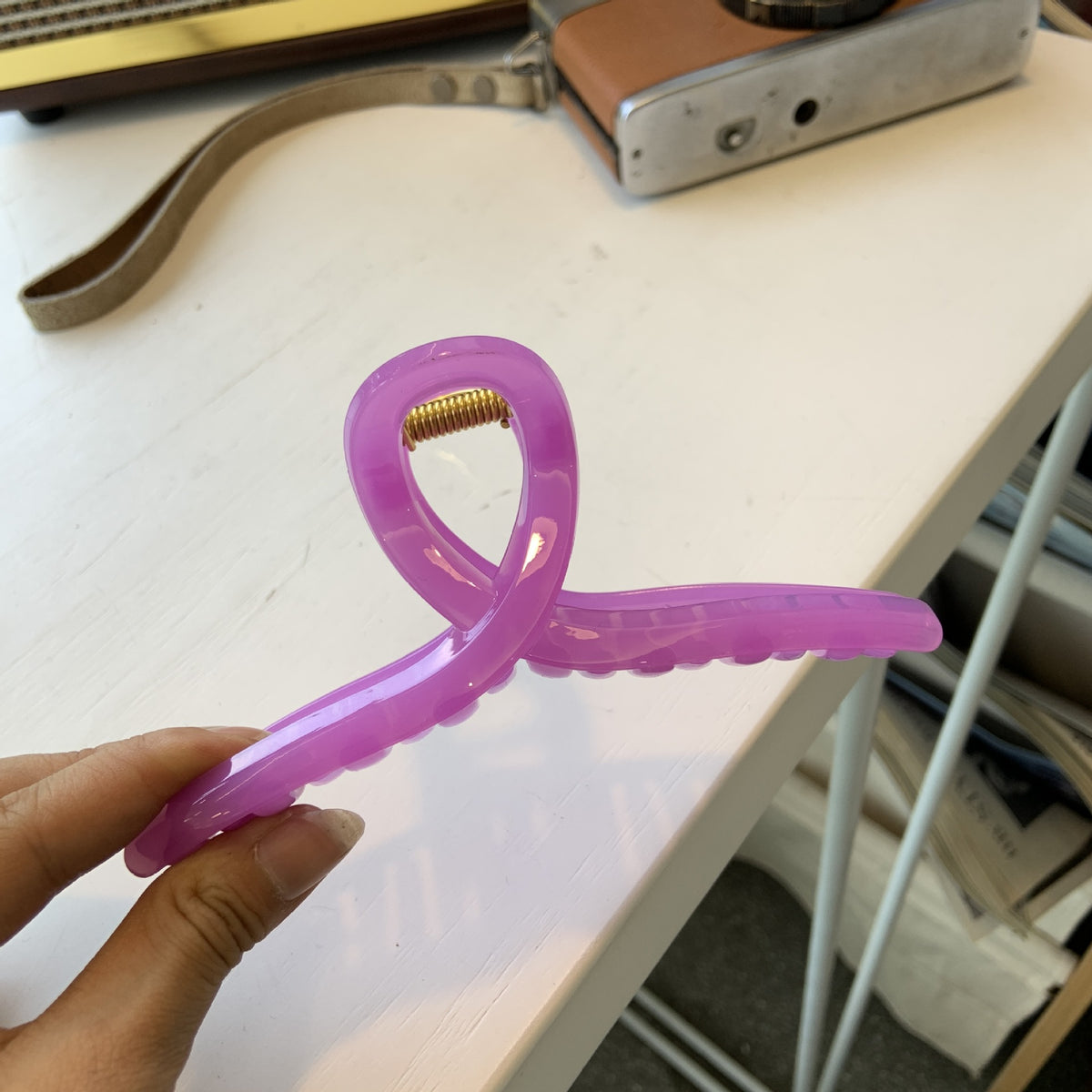 hanger hair claw