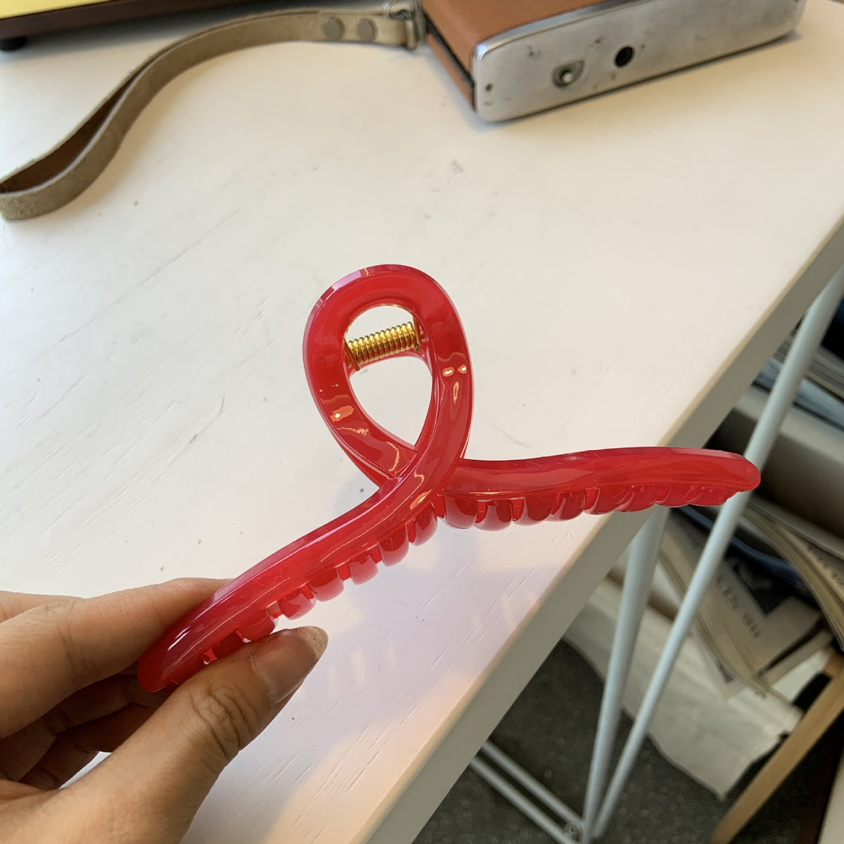 hanger hair claw