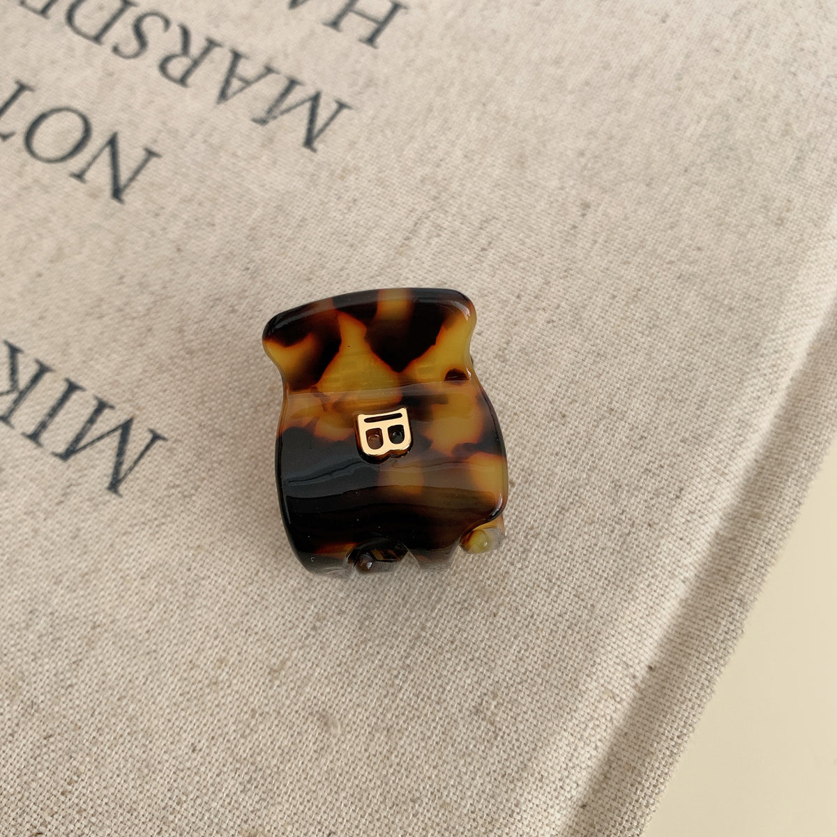 Korean version letter b hair claw