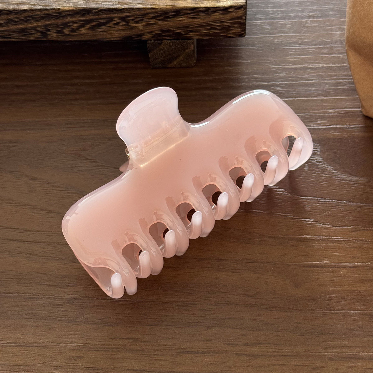 Duowei cute simple acetic acid grab clip jelly shark clip disc hair bangs clip high-end Korean hairpin hair accessories woman