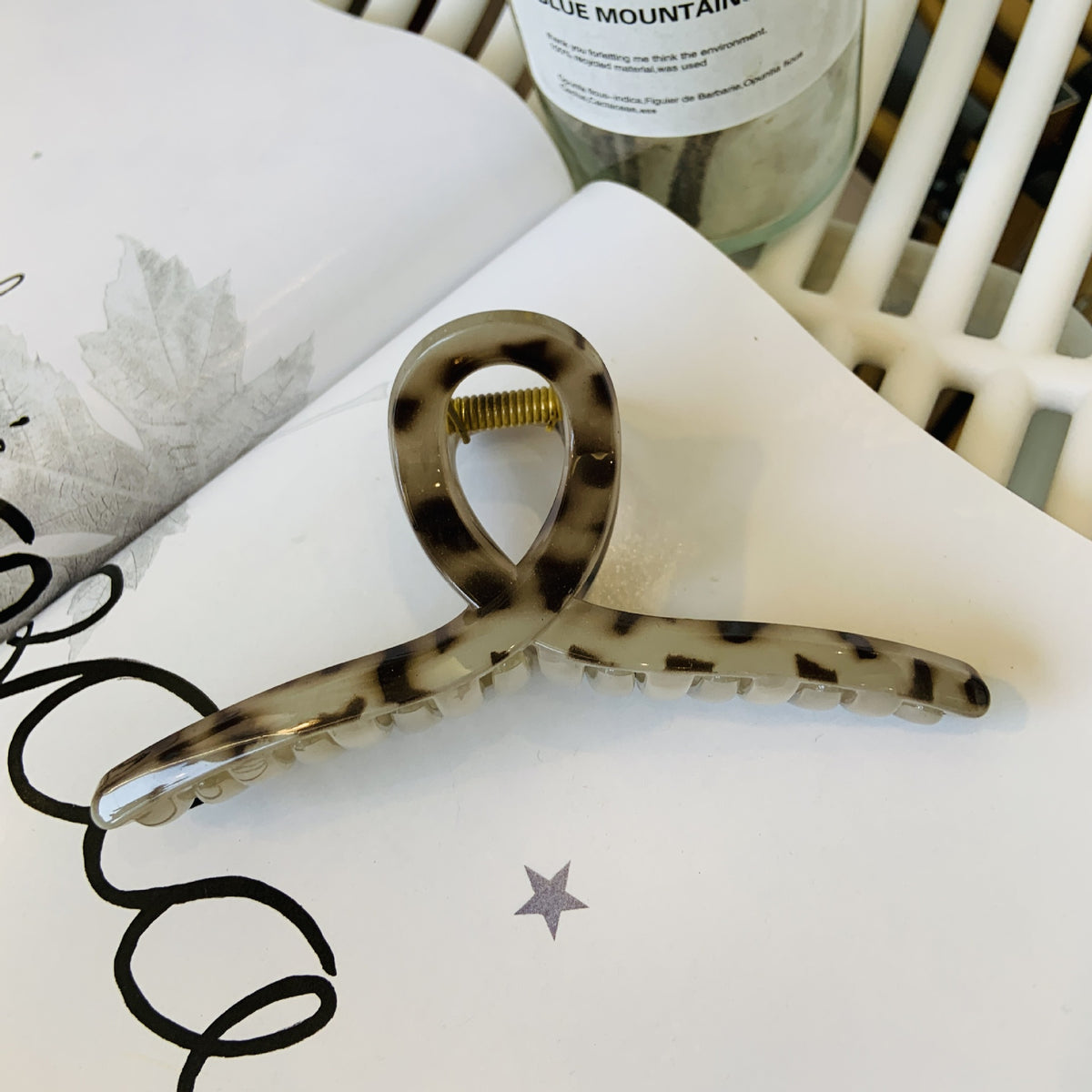 hanger hair claw