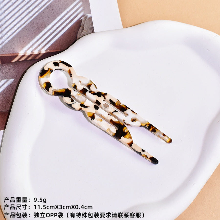 U-shaped acetic acid hairpin