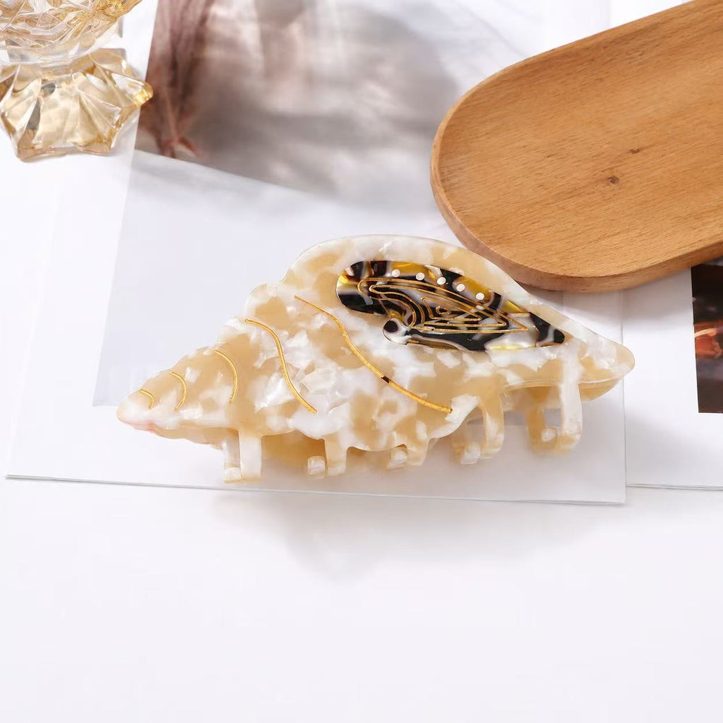 conch hair claw