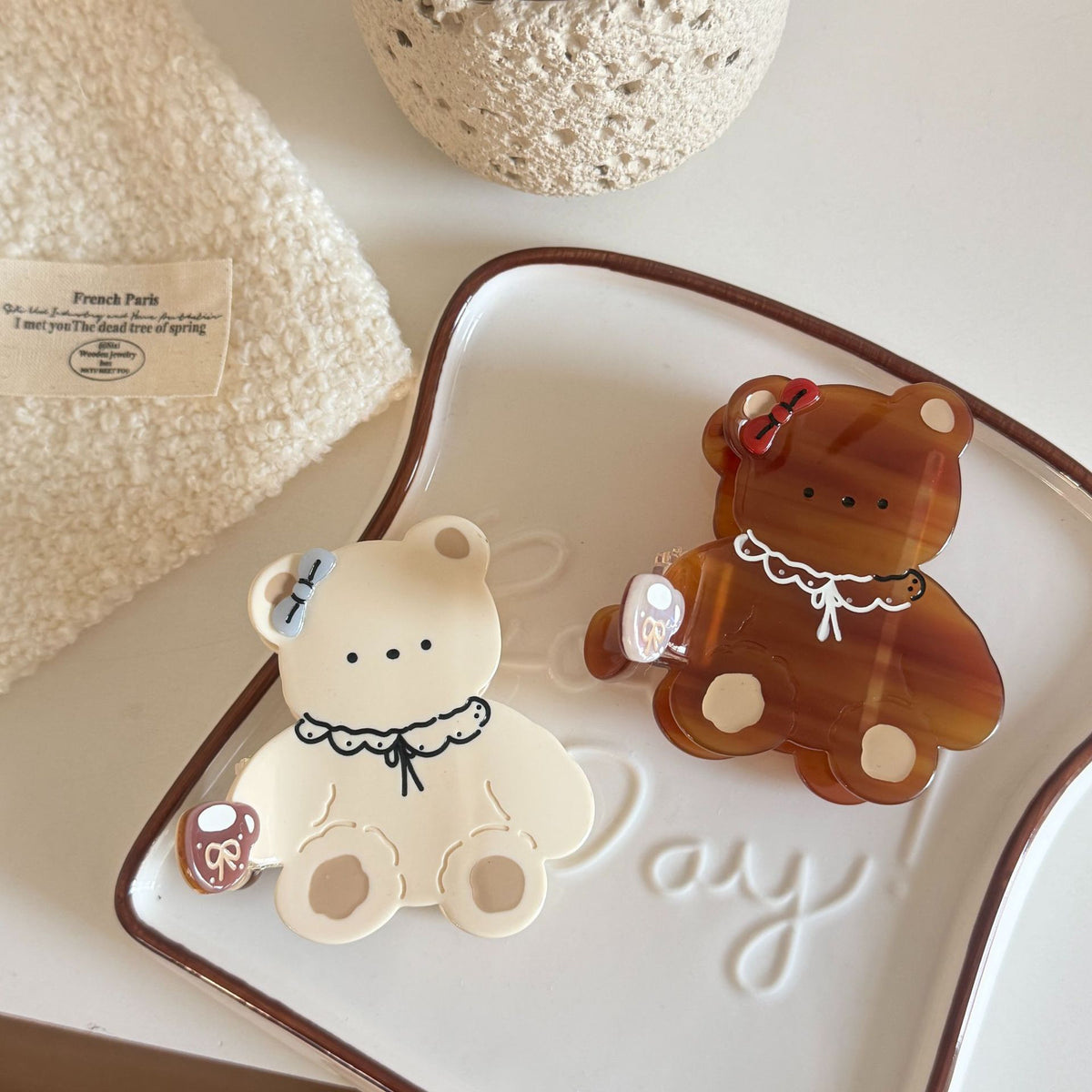 Cream cartoon bow tie bear hair claw