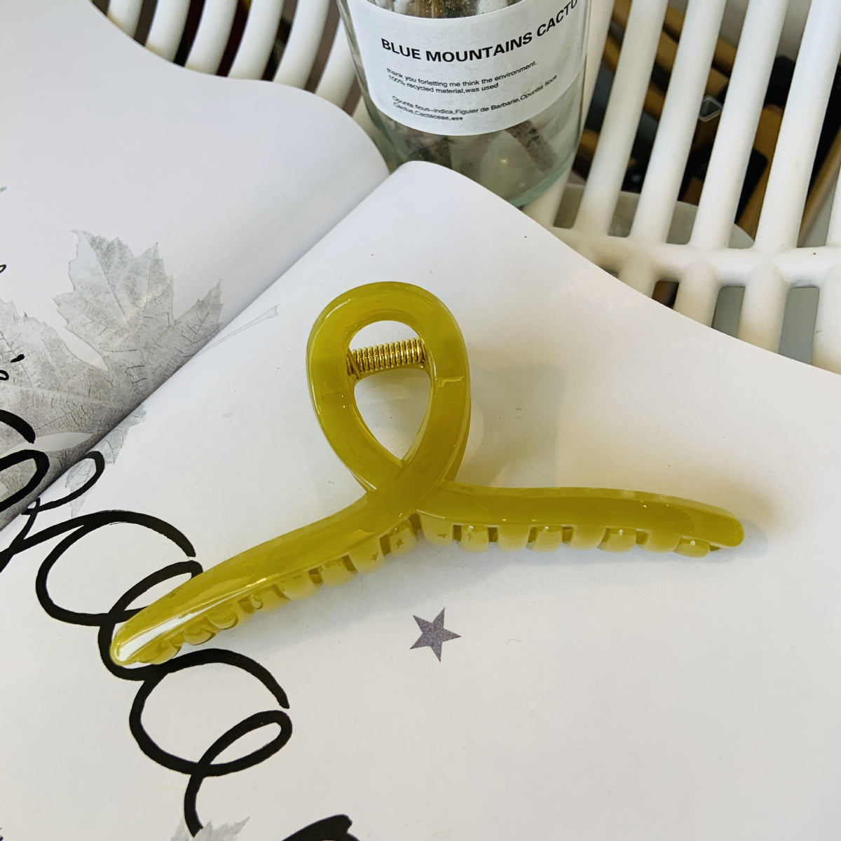 hanger hair claw