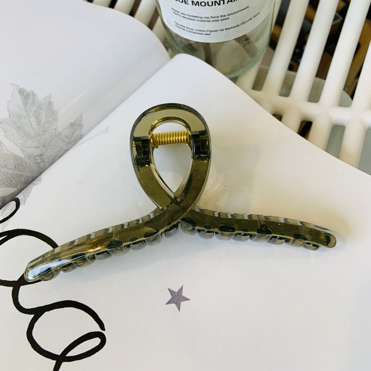 hanger hair claw