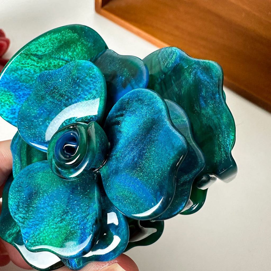 three-dimensional rose hair claw