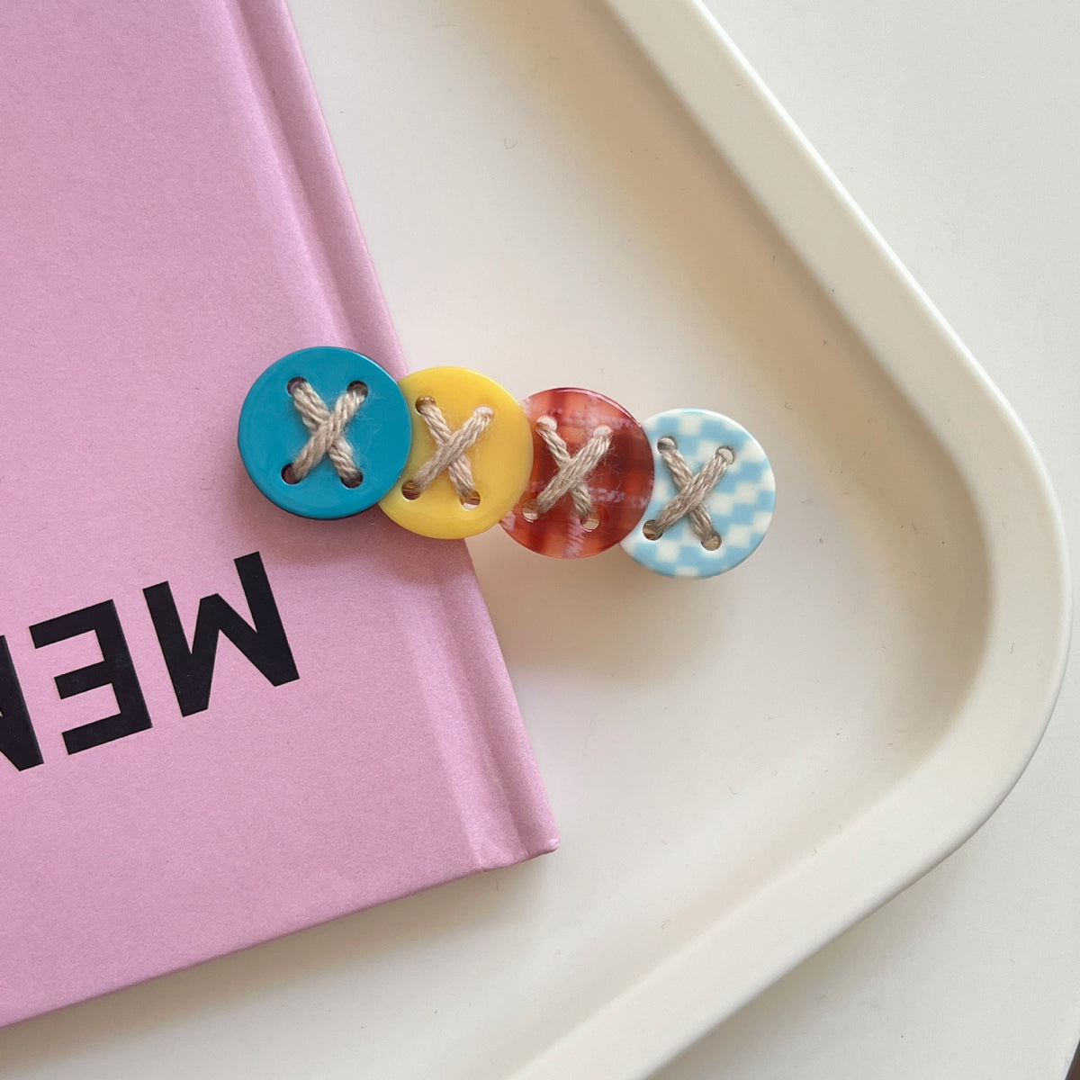 button hair clip